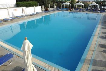 Saint George Hotel Lardos Eksteriør billede